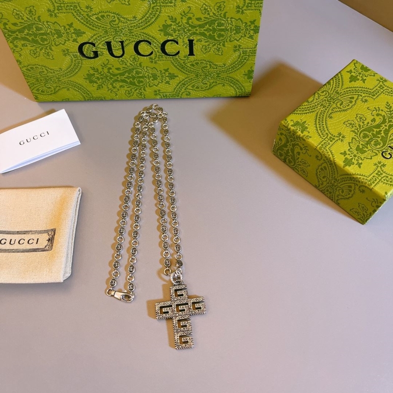 G*u*i necklaces